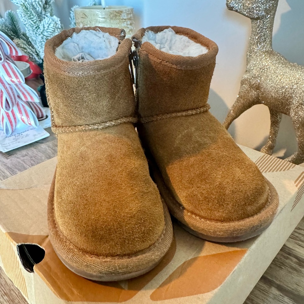 Koolaburra by Uggs Mini Boot Toddler Size 6